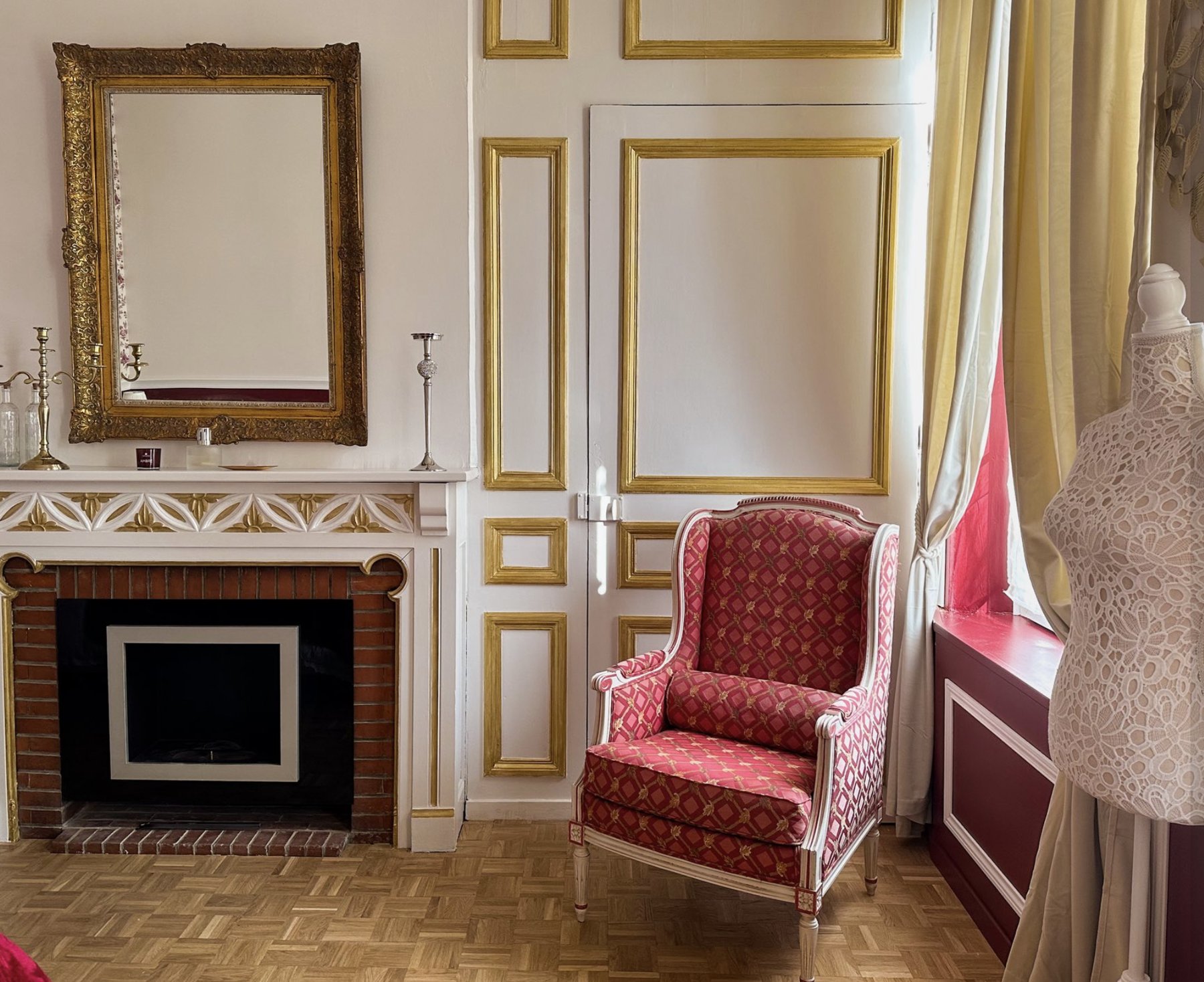 Chambre miroir doré