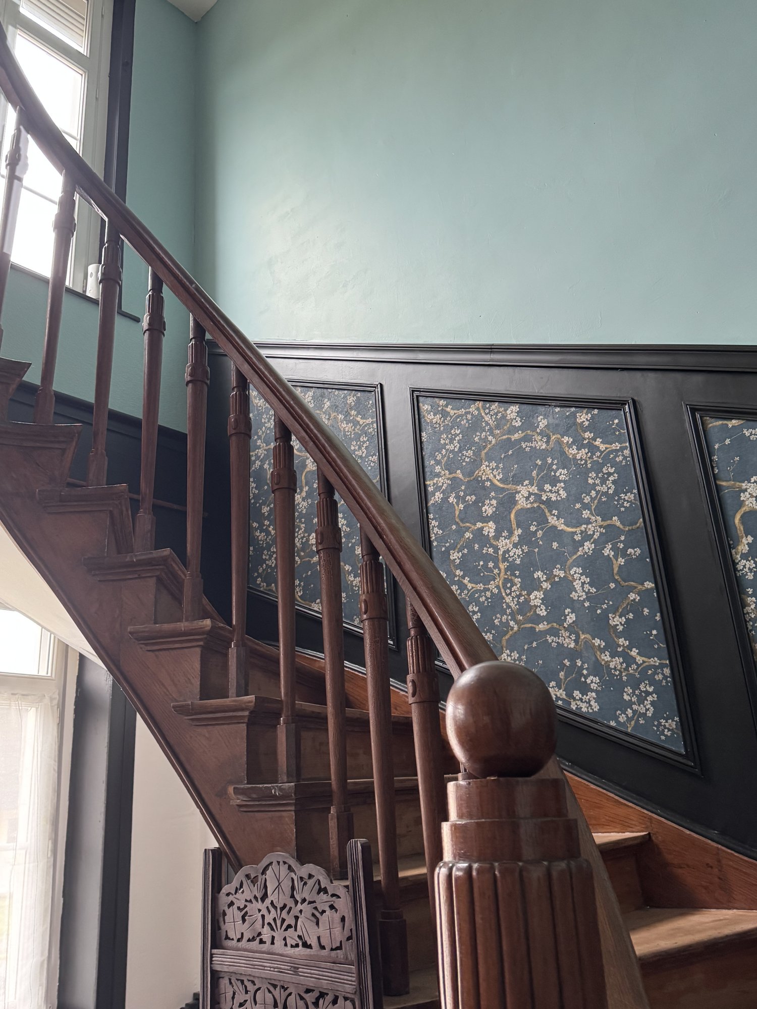 Escalier d'amandier en fleurs