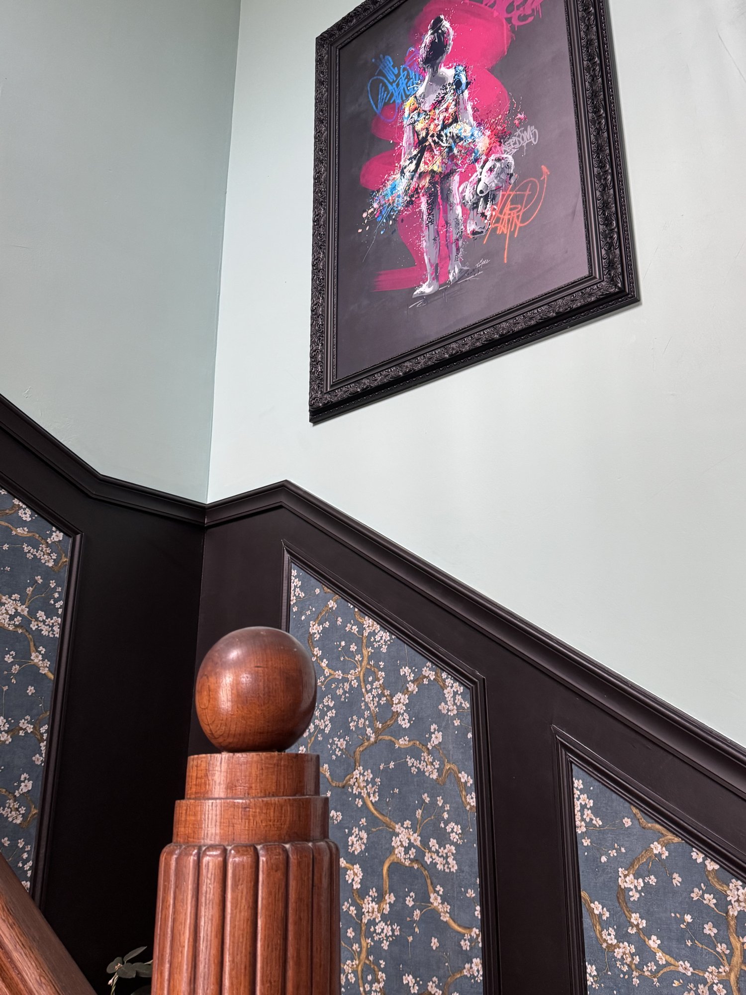 Escalier et tableau pop-art
